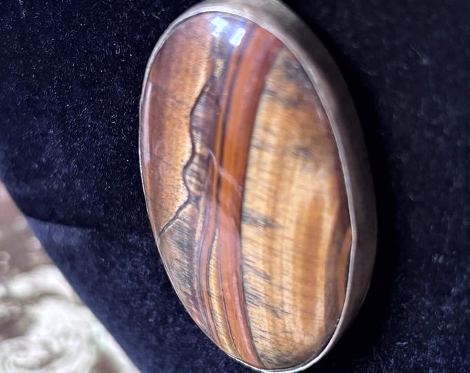 Vintage Tiger's Eye Pendant Necklace: Large Oval Gemstone, Silver-Tone Statement Jewellery