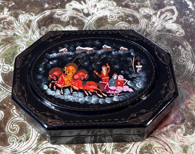 Vintage Russian Lacquer Box: Hand-Painted Troika Sleigh Scene, Red Interior (12.5cm)