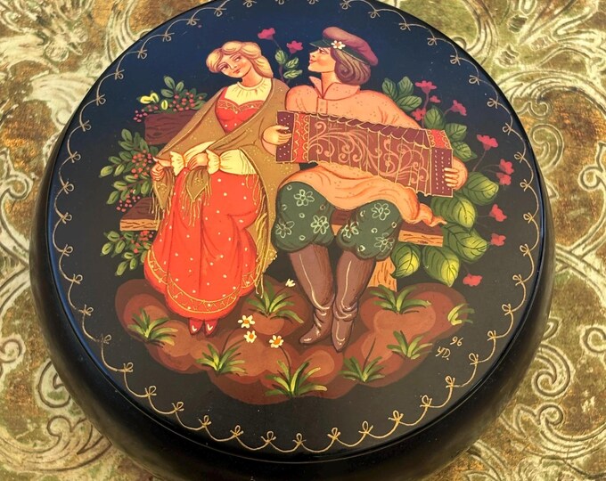 Vintage Russian Hand Painted Lacquer Box 1996 Folk Art Couple Large Round Box