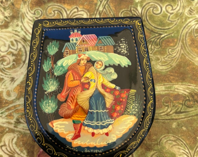 Vintage Russian Kholuy Lacquer Box “The Meeting” Hand Painted Folk Art 8cm