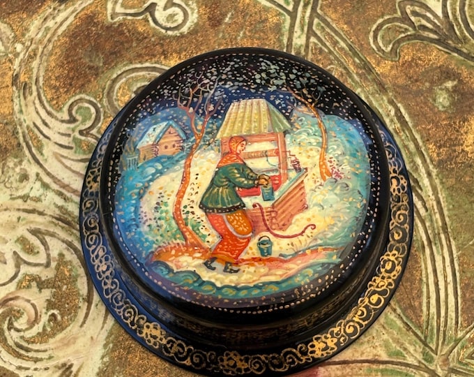 Vintage Russian Lacquer Miniature Box Hand Painted Winter Well Folk Art 6cm