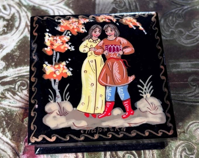 Vintage Russian Lacquer Trinket Box Hand Painted Folk Couple Scene Miniature Ring Box