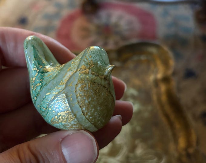 Vintage Isle of Wight Studio Glass Miniature Bird Golden Peacock Green Original Box