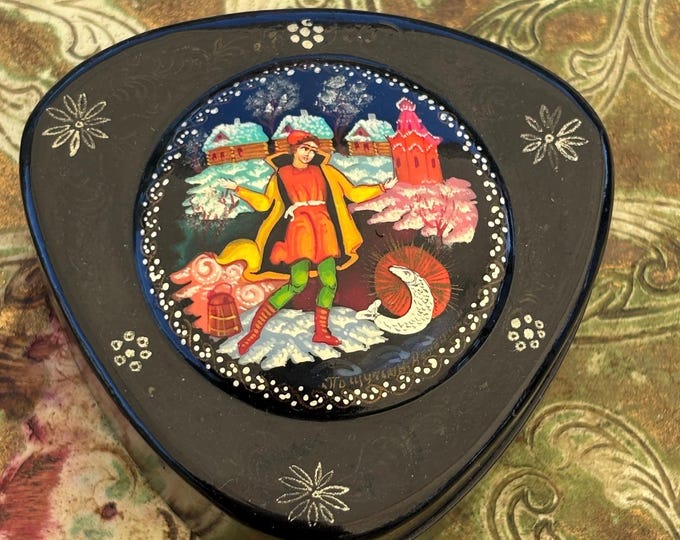 Vintage Russian Lacquer Box Hand Painted Malinka Folk Art 8cm Square Trinket Box