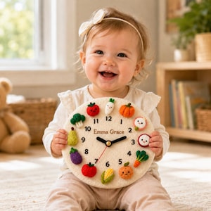 Gepersonaliseerde geboortetijd baby, aangepaste naam naaldvilt klok, groente- en fruitkwekerij decor, handgemaakte baby aandenken cadeau