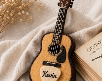 Personalisierte Nadel gefilzte Gitarre, individuelle Name Gitarren-Dekor, handgemachte Wollfilz-Gitarren-Verzierung, Musik-Liebhaber-Geschenk