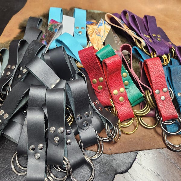 Senderismo con falda de cuero