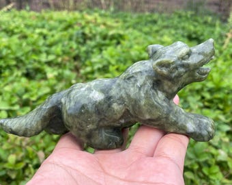 Cabeza de lobo tallada a mano con cristal de cuarzo jade verde y forma de calavera, sanadora, de 6 pulgadas.