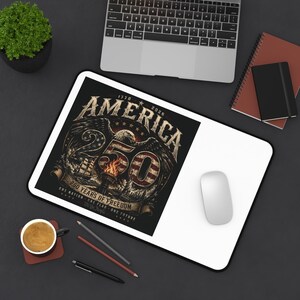 Tappetino da scrivania "America 250 Years Freedom", con aquila e torcia (Neoprene)