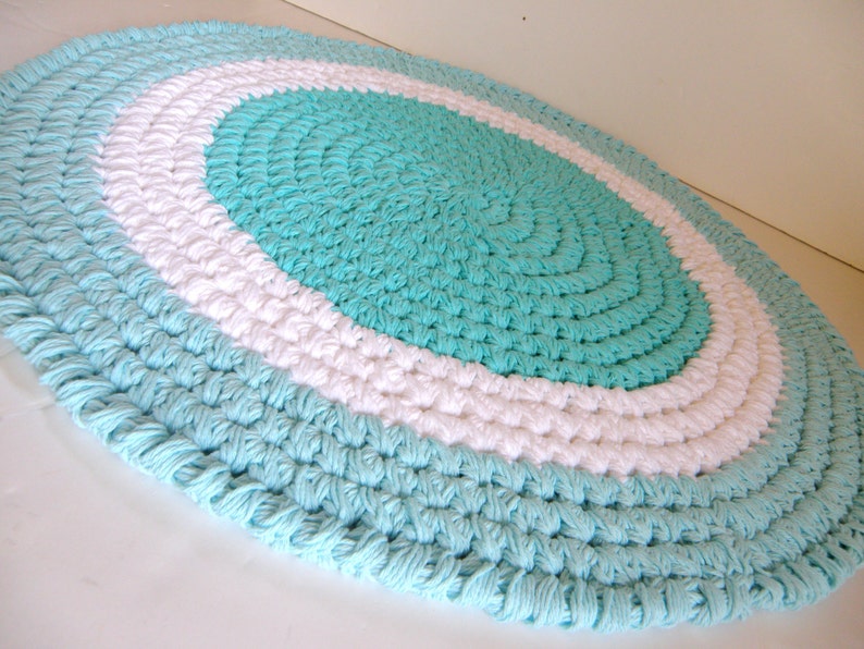 round white bath rug