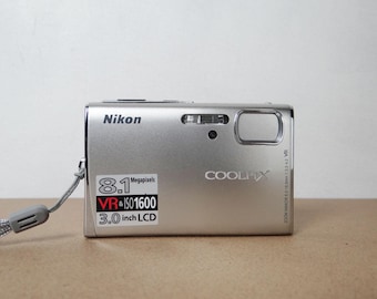 Nikon Coolpix S51-8,1MP- zoom x3 - appareil photo numérique Y2K style + accessoires