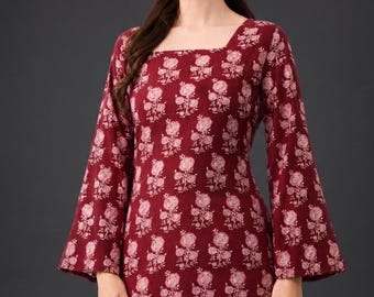 Tuniek van rayon met handbedrukte blokprint | Korset met vetersluiting aan de achterkant voor een perfecte pasvorm | Bordeauxrode blouse met