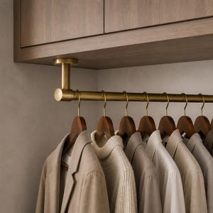 Takmonterad garderobsstång i massiv mässing | Modern garderobshängare