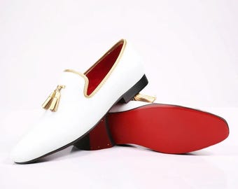 Mocassini in pelle bianca fatti a mano, suola rossa, nappa dorata, scarpe da ballo e da sposa