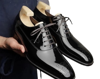 Scarpe eleganti da uomo Oxford in pelle verniciata nera per matrimoni.