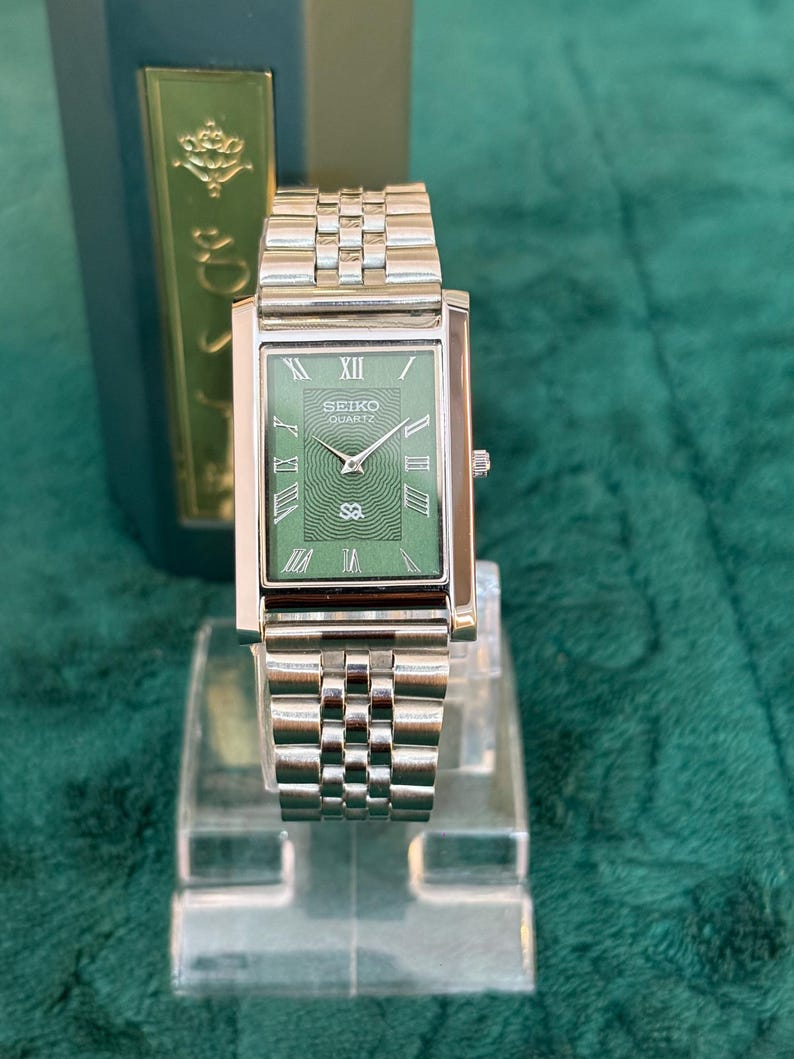 Retro Seiko Quartz Dress Watch Green Dial Metal Strap