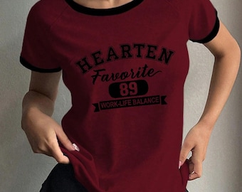 Camiseta raglán con estampado de letras grises, ribete en contraste, tejido de punto (67% poliéster).