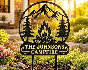 Letrero metálico personalizado para jardín con diseño de fogata, estaca de jardín con nombre familiar personalizado, decoración exterior para acampar en la montaña, regalo artístico para el jardín de la cabaña.