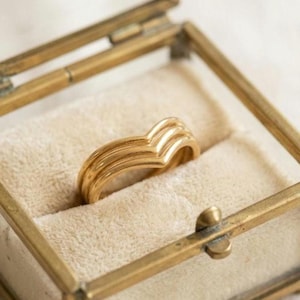 Gold Chevron Stack Ring Set, Minimalist V Band Rings, Triple Stackable Ring, Dainty Gold Ring Set, Modern Everyday Jewelry Gift for Women.