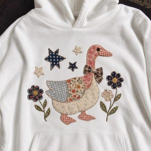 Real patchwork hoodie, Duck applique sweatshirt, Cottagecore duck sweater, Handmade floral duck top, Whimsical cozy hoodie Y4AS33-RD