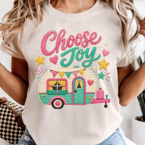 Wählen Sie Joy PNG, Gesteppter Camper Png, Süßes Camping Png, Glücklicher Camper Png, Girly Reise Png, Sommer Shirt Png