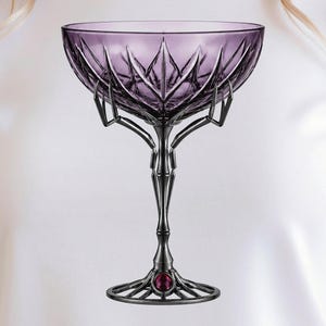 Imagen PNG de copa con araña gótica, copa de cristal púrpura, imagen prediseñada de cáliz elegante oscuro