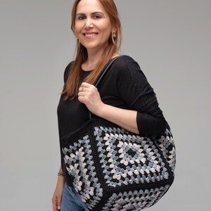 Black Gray Cream Crochet Granny Square Tote Bag, Genuine Leather Handle Boho Shoulder Bag bild 3
