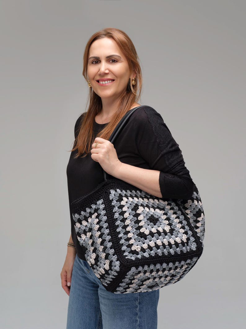 Black Gray Cream Crochet Granny Square Tote Bag, Genuine Leather Handle Boho Shoulder Bag bild 3