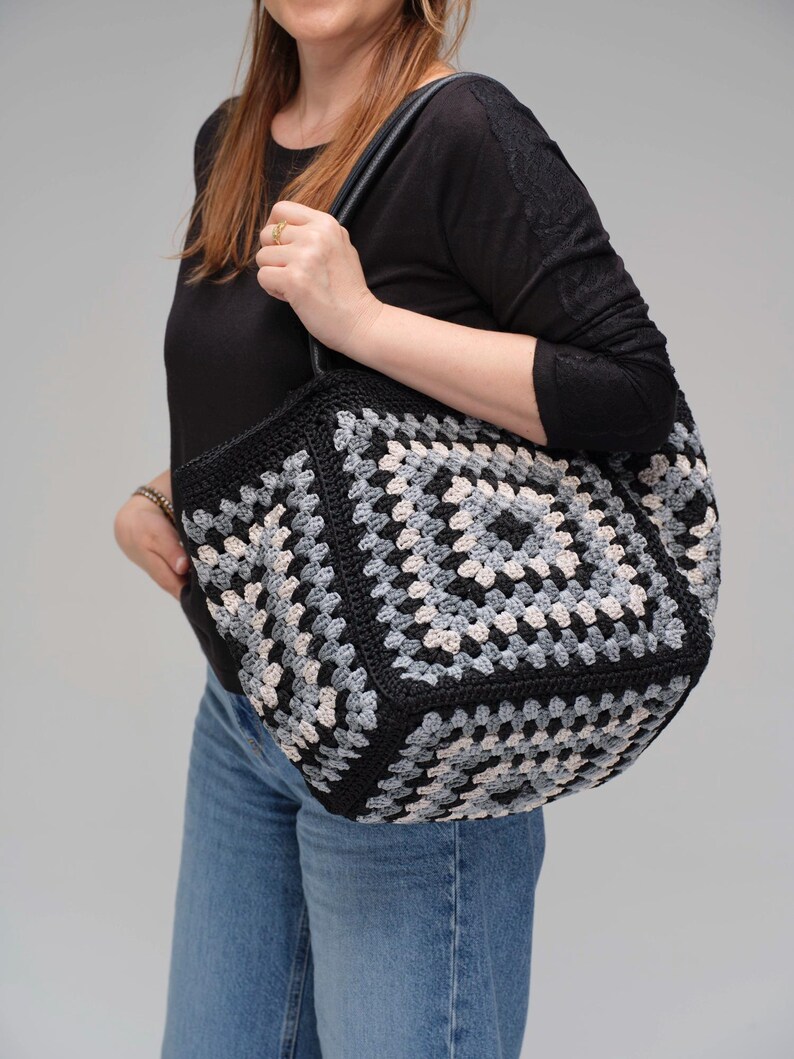 Black Gray Cream Crochet Granny Square Tote Bag, Genuine Leather Handle Boho Shoulder Bag bild 4
