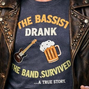 El bajista bebió. La banda sobrevivió. Camiseta bajista divertida, regalo original para músicos, componentes de banda y amantes del rock.