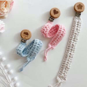Modèle d'attache-tétine tressé, fichier PDF téléchargeable pour porte-tétine, cadeau d'attache-sucette pour baby shower, guide de crochet adapté aux débutants