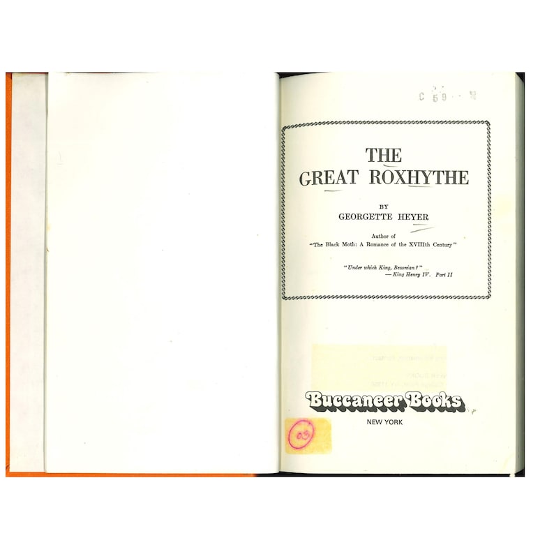 以下が含まれることがあります： ゲオルゲット・ヘイヤー著「The Great Roxhythe」というタイトルの開いた本。Buccaneer Books, New Yorkから出版。本はオレンジ色の表紙と黒い文字の白いページで構成されています。タイトルページが表示されています。