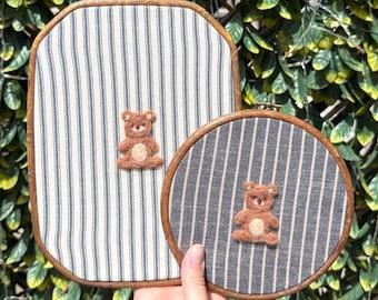Orsetto vintage in feltro ad ago da appendere al muro