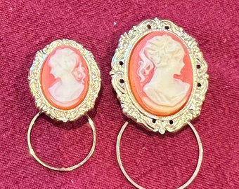 Eyeglass holder, Sunglasses holder, Badge holder - Cameo Pink and White set in Gold, Lady, Female, face