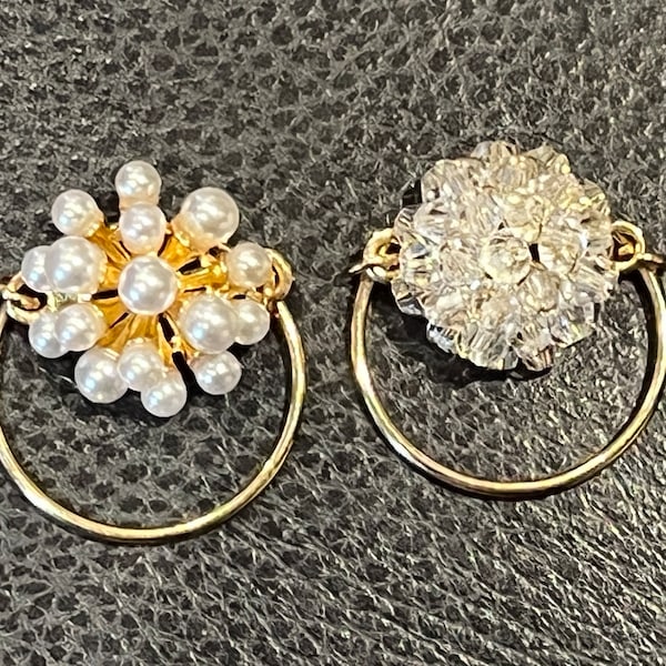 Porte-lunettes, porte-lunettes de soleil, porte-badge - Strass ou Pearl Flower Medallion set in Gold