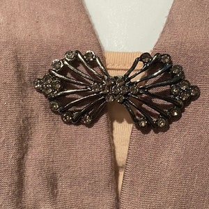 Cloak Clips, Sweater Clips: Rhinestone Studded Fan Locking Clip in Three Colors image 4