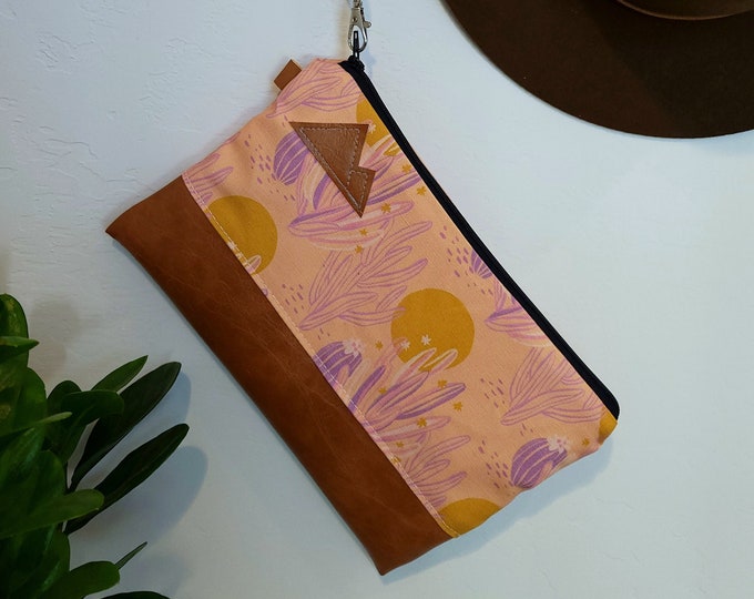 Wristlet Grab & Go Clutch/DESERT print front and back/Black zipper/Montana or Mountain patch