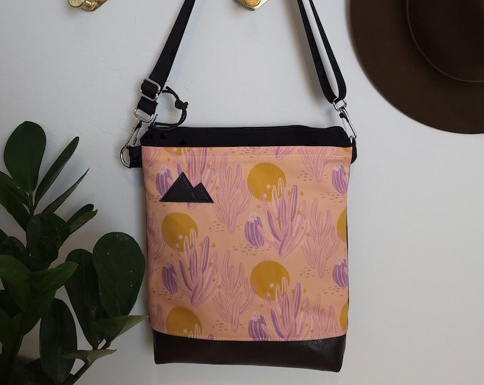 Medium crossbody/DESERT print front = pocket/Black zip/Black canvas reverse/Black nylon adjustable strap/Mountain or Montana patch