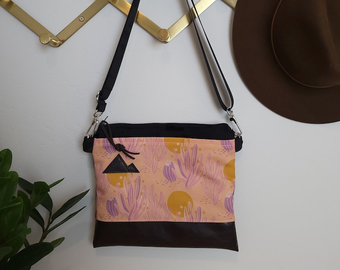 Small crossbody/DESERT print-front and back = pocket/Black zipper/Black canvas/Black nylon adjustable strap