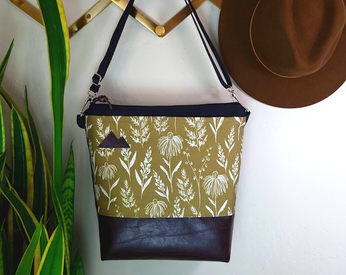 Large crossbody/OLIVE FLORAL print=2 front pockets/Black canvas/Black zipper/Black nylon strap/Montana or Mountain patch