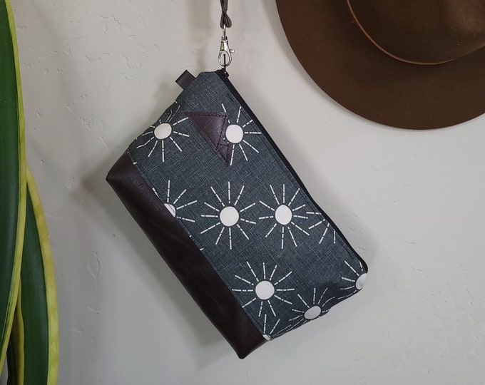 Medium travel WRISTLET bag/SUN print in graphite front and back/Flat bottom/Black zipper/Montana or mountain patch