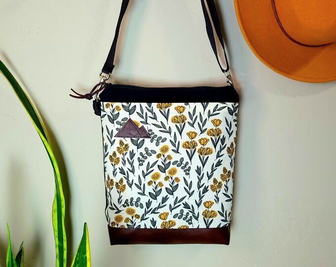 Medium crossbody/MORNING SUN FLORAL print front = pocket/Black zipper/Black canvas reverse/Black nylon adjustable strap