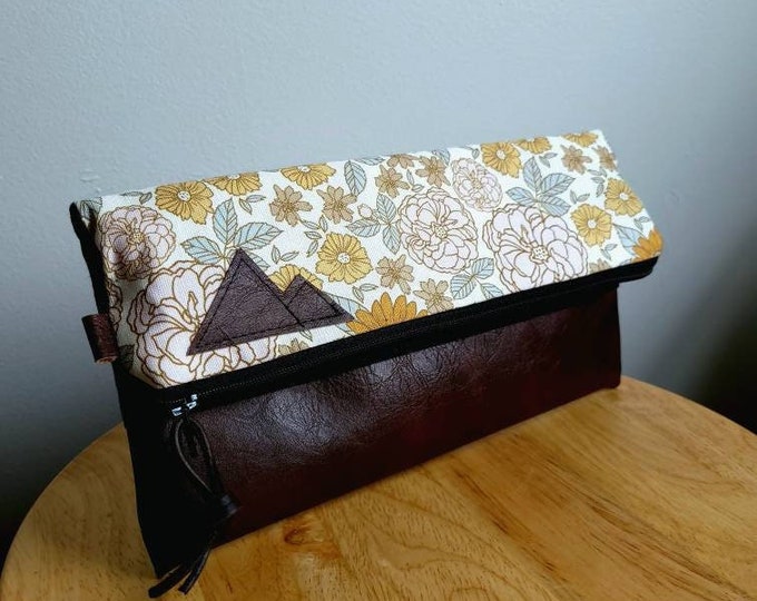 Foldover clutch/VINTAGE FLORAL print/Black canvas reverse/Black zipper/Montana or Mountain patch