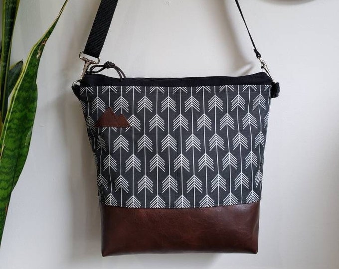 Large crossbody/True North print in black with white arrows=2 front pockets/Black canvas/Black zipper/Black adjustable nylon strap