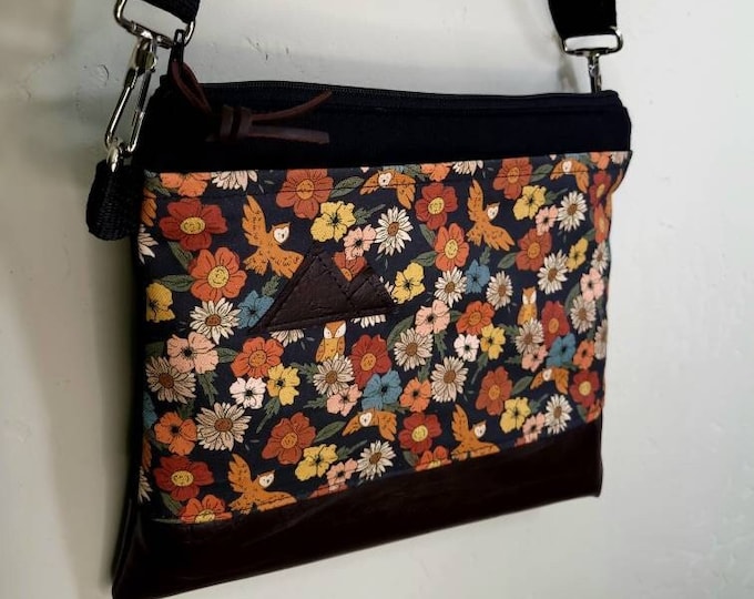 Small crossbody/OWL FLORAL print front = pocket/Black zipper/Black canvas/Black nylon adjustable strap