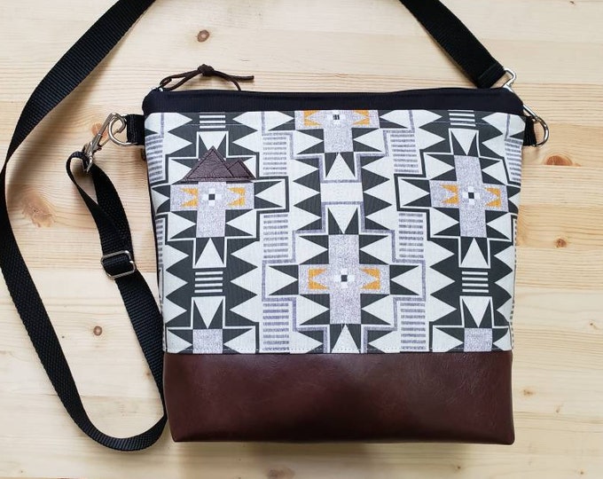 Large crossbody/Westward print=2 front pockets/Black canvas back/Black zipper/Black adjustable nylon strap/MT or Mountain