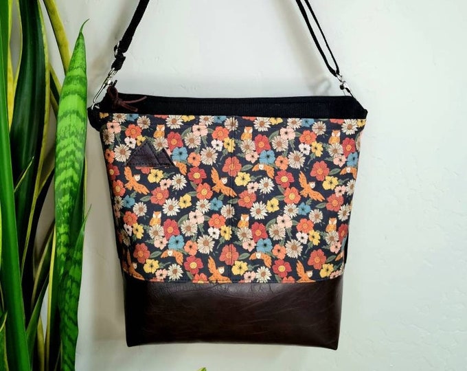 Large crossbody/OWL FLORAL print=2 front pockets/Black canvas back/Black zipper/Black adjustable nylon strap/MT or Mountain