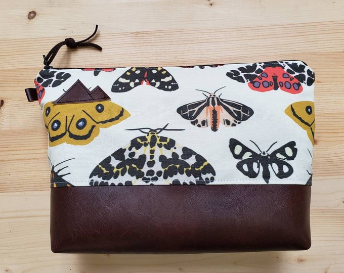 Large travel bag/Moody moth print front and back/Flat bottom/Black zipper/Montana or mountain patch