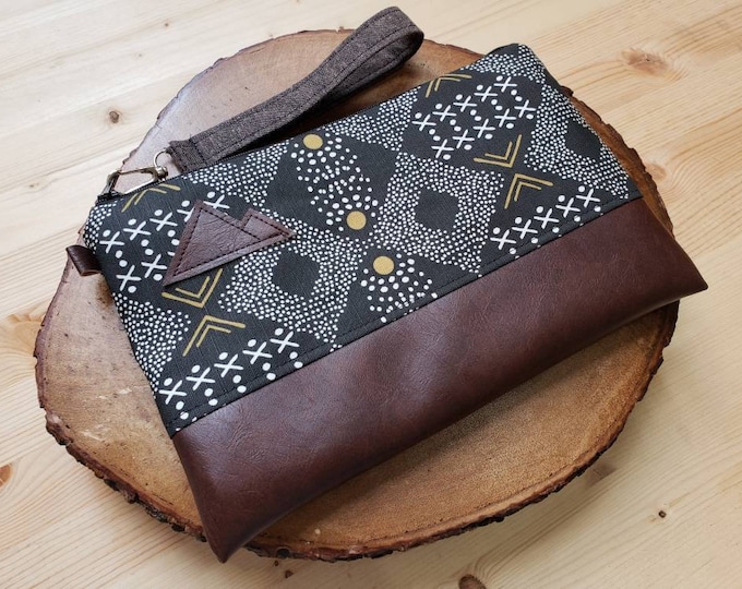 Wristlet Grab & Go Clutch/Mud cloth print front and back/Black zipper/Montana or Mountain patch