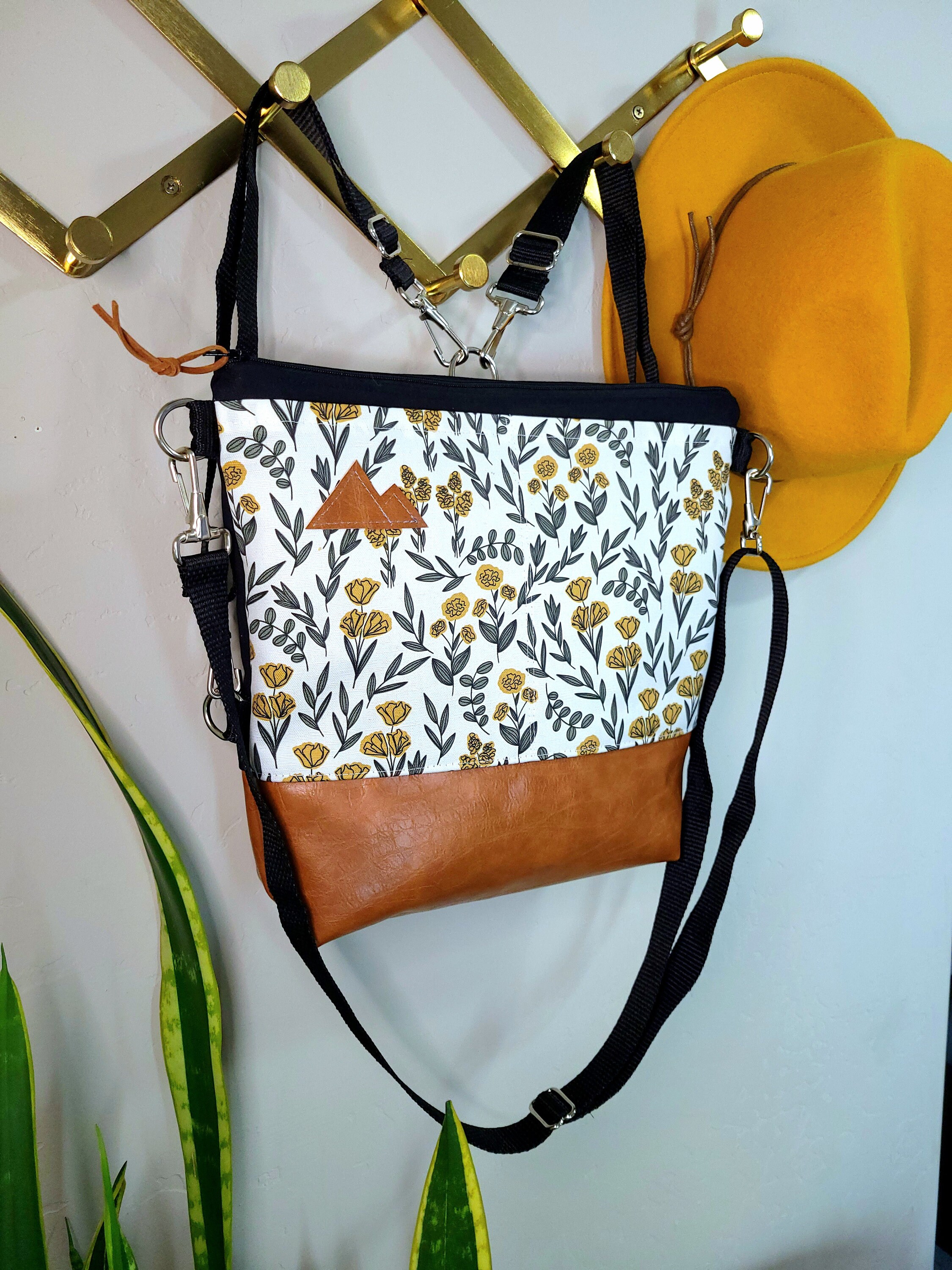 Convertible Backpack/Crossbody/MORNING SUN FLORAL print=2 front